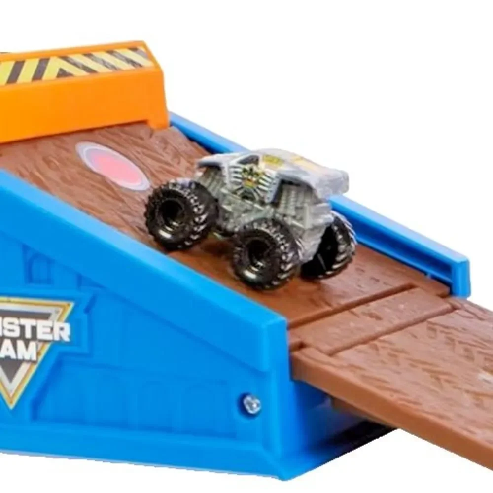 Monster Jam Official Max D Monster Truck, Die-Cast Vehicle 1:87 Scale Model